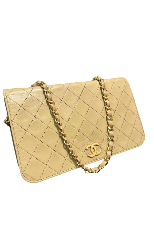 CHANEL CLASSIC FLAP BAG