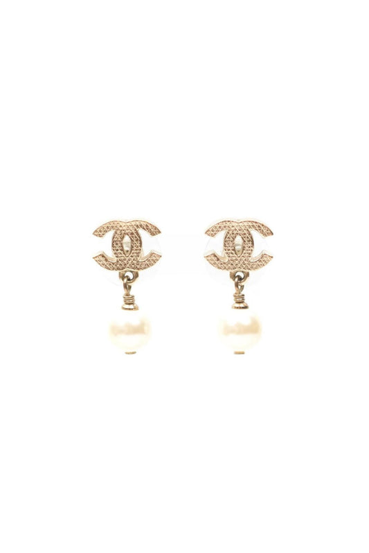 CHANEL CC PEARL DROP EARINGS GOLD TONE