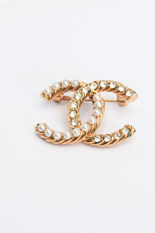 CHANEL CC BROOCH