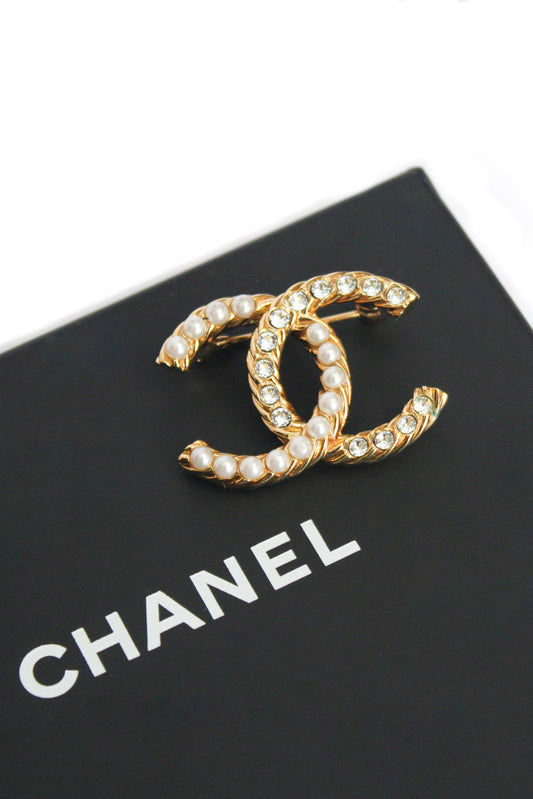 CHANEL CC BROOCH