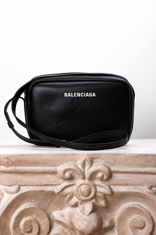 BALENCIAGA EVERYDAY MEDIUM CAMERA